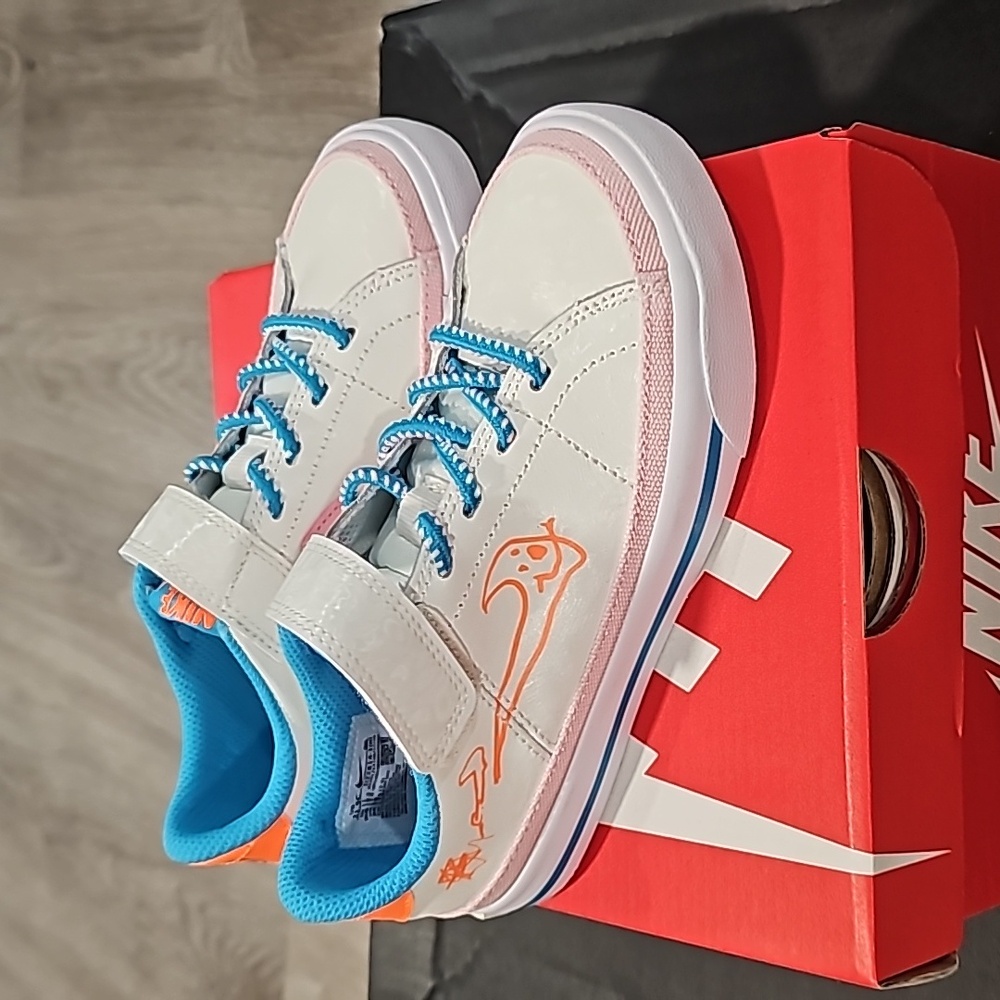 New Nike Children sneakers